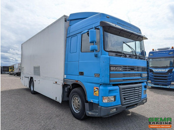 بصندوق مغلق شاحنة DAF XF95.430 4x2 Spacecab Euro2 - Retarder - Geslotenbak 7.7m - Handgeschakeld - Vangmuil: صور 2 بصندوق مغلق شاحنة DAF XF95.430 4x2 Spacecab Euro2 - Retarder - Geslotenbak 7.7m - Handgeschakeld - Vangmuil: صور 2