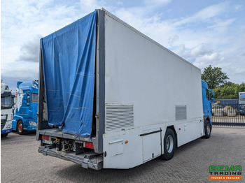 بصندوق مغلق شاحنة DAF XF95.430 4x2 Spacecab Euro2 - Retarder - Geslotenbak 7.7m - Handgeschakeld - Vangmuil: صور 3 بصندوق مغلق شاحنة DAF XF95.430 4x2 Spacecab Euro2 - Retarder - Geslotenbak 7.7m - Handgeschakeld - Vangmuil: صور 3
