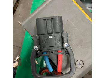 قطع الغيار - معدات المناولة Hawker 24V/72A: صور 3 قطع الغيار - معدات المناولة Hawker 24V/72A: صور 3