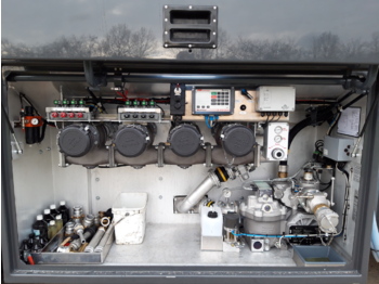 Interior photo 1: شاحنة صهريج VOLVO FM Interior photo 1: شاحنة صهريج VOLVO FM