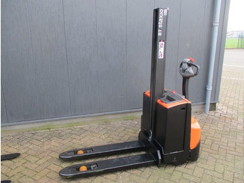 معدات تكديس TOYOTA