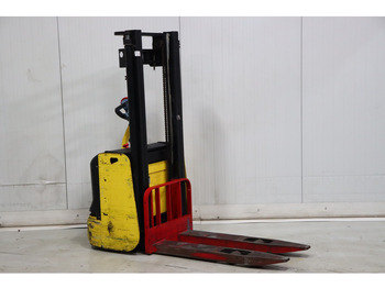 معدات تكديس HYSTER
