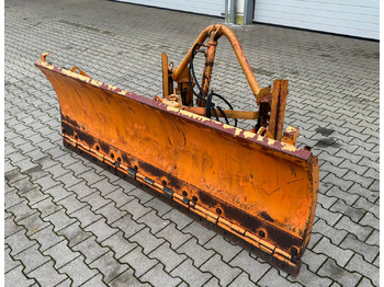 كاسحة ثلوج UNIMOG