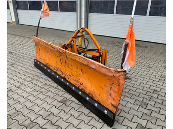 كاسحة ثلوج UNIMOG