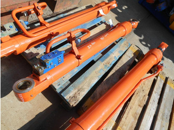 الاسطوانة الهيدروليكية HITACHI