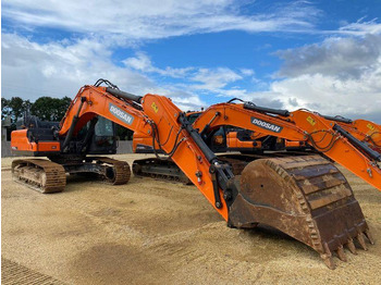 حفارات زحافة DOOSAN DX300LC