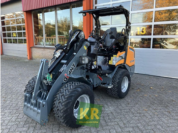 لودر مفصلي صغير GIANT