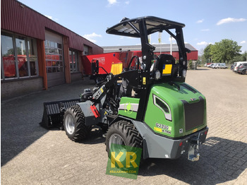 لودر مفصلي صغير جديد Giant G2200E: صور 4