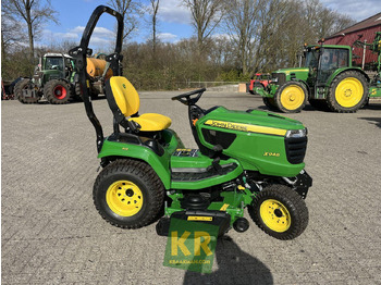 جزازة المروج JOHN DEERE X9 Series