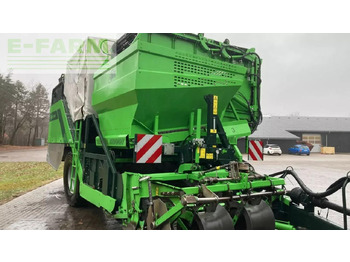 حصادة البطاطس AVR