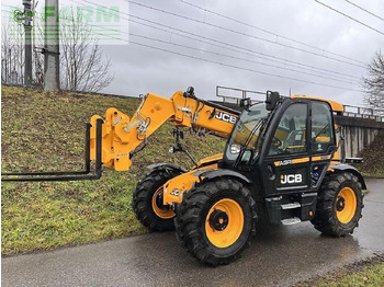 رافعة تلسكوبية JCB