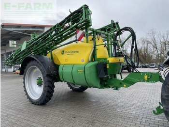 آلة الرش المقطورة JOHN DEERE