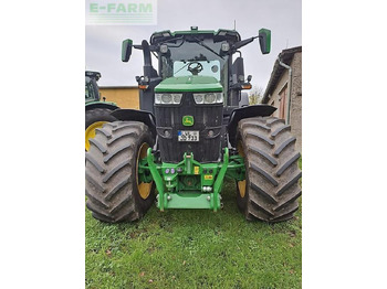 معدات حصادة الأعلاف John Deere traktor 7r330: صور 2