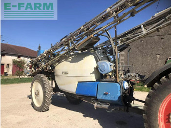 آلة الرش المقطورة