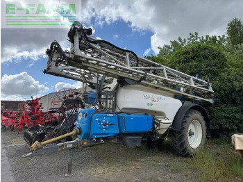 آلة الرش المقطورة