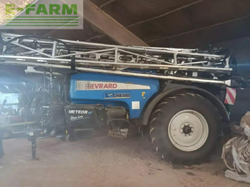 آلة الرش المقطورة