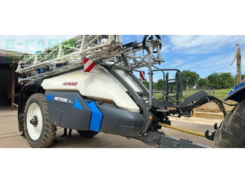 آلة الرش المقطورة