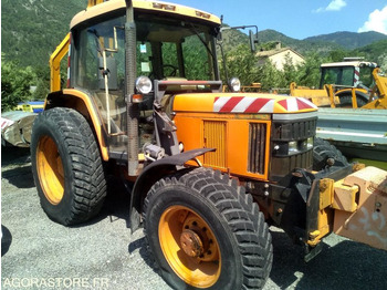 الآلات والماكينات الزراعية JOHN DEERE 6220