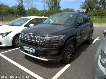 سيارة دفع رباعي JEEP