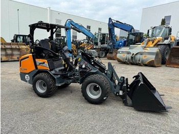 اللودر بعجل GIANT