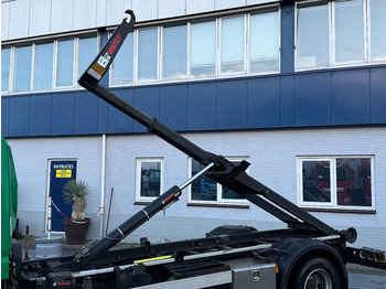 شاحنة ذات الخطاف Mitsubishi Canter 7C18 - EURO 6 + HIAB 5 TON HOOKLIFT: صور 4