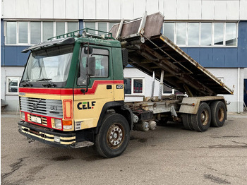 تأجير Volvo FL 12.420 6X2 MANUAL GEAR / FULL STEEL SUSP. / 10 TYRES / HUB REDUCT. + CABLELIFT TIPPER + CONTAINER FLATBED Volvo FL 12.420 6X2 MANUAL GEAR / FULL STEEL SUSP. / 10 TYRES / HUB REDUCT. + CABLELIFT TIPPER + CONTAINER FLATBED: صور 1