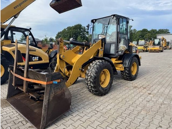 اللودر بعجل CATERPILLAR 908H
