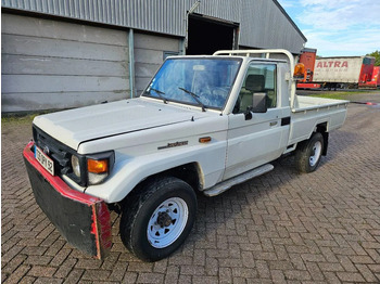 شاحنة البيك أب TOYOTA Land Cruiser