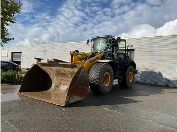 اللودر بعجل KOMATSU WA475