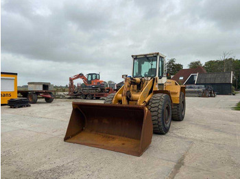 اللودر بعجل LIEBHERR