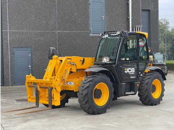 معدات المناولة JCB