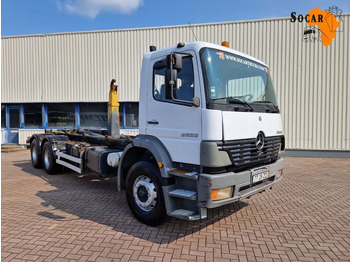 شاحنة ذات الخطاف MERCEDES-BENZ Atego 2628