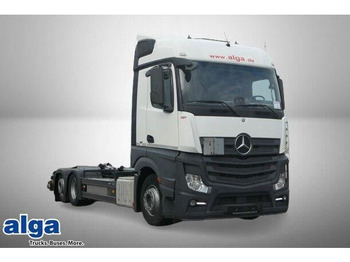 شاحنة ذات الخطاف MERCEDES-BENZ Actros 2543