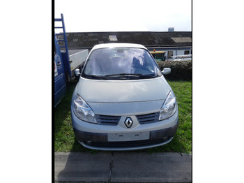 سيارة RENAULT