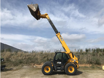 رافعة تلسكوبية JCB