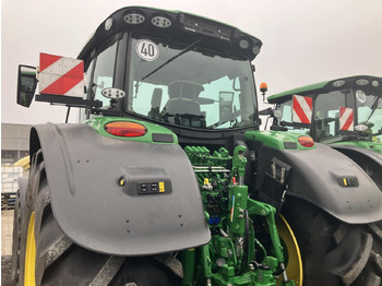 جرار John Deere 6R 215: صور 5