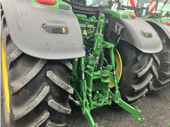 جرار John Deere 6R 215: صور 4