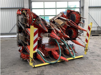 معدات حصادة الأعلاف KEMPER