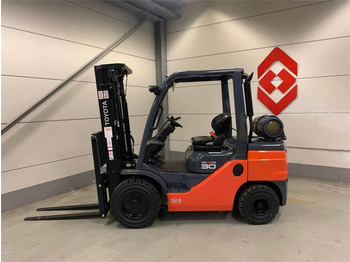 رافعة شوكية تعمل بالغاز Toyota 02-8FGF30: صور 2