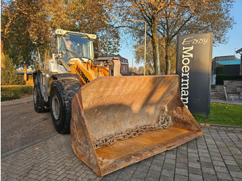 اللودر بعجل LIEBHERR L 566