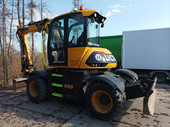حفارة على عجلات JCB