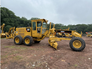 آلة تسوية الأرض CATERPILLAR 140H