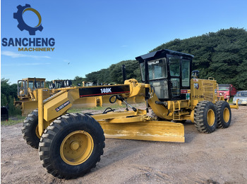 آلة تسوية الأرض CATERPILLAR 140K
