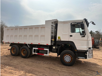 قلابات لنقل البضائع الحرة SINOTRUK HOWO Dump truck 371 6x4: صور 4