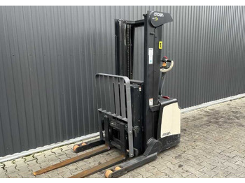 معدات تكديس CROWN