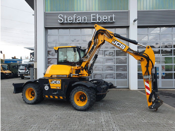 حفارة على عجلات JCB