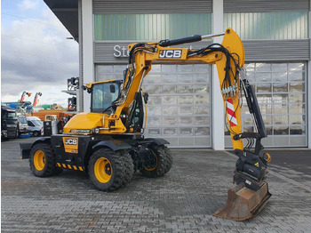 حفارة على عجلات JCB