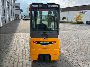 رافعة شوكية كهربائية Jungheinrich EFG 215 / Triplex: 4.25m! / SS / 4.029h: صور 5 رافعة شوكية كهربائية Jungheinrich EFG 215 / Triplex: 4.25m! / SS / 4.029h: صور 5