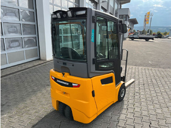 رافعة شوكية كهربائية Jungheinrich EFG 215 / Triplex: 4.25m! / SS / 4.029h: صور 4 رافعة شوكية كهربائية Jungheinrich EFG 215 / Triplex: 4.25m! / SS / 4.029h: صور 4