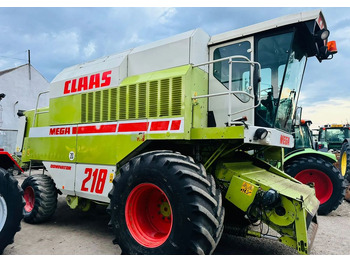حصادة شاملة CLAAS Mega